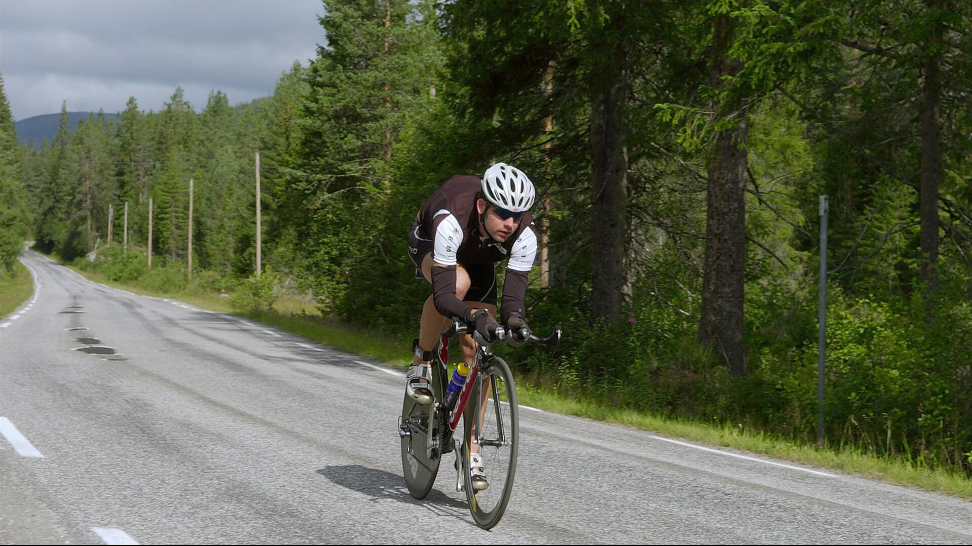 开云体育平台APP-红色风暴下的奇迹周末，法拉利战术翻盘与诺里斯纪录的觉醒时刻